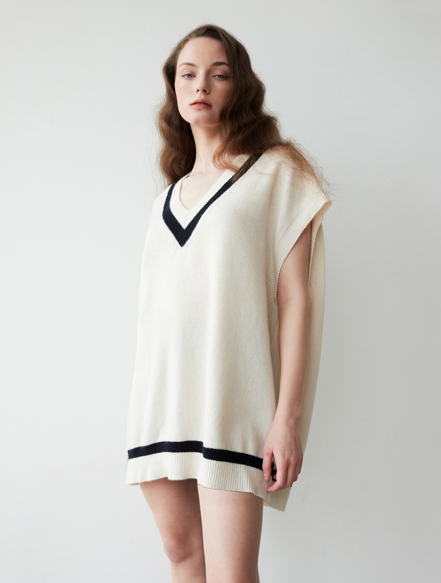 [잇지류진,서지혜,신예은,조윤희 착용]Overfit v-neck knit vest 001 Ivory