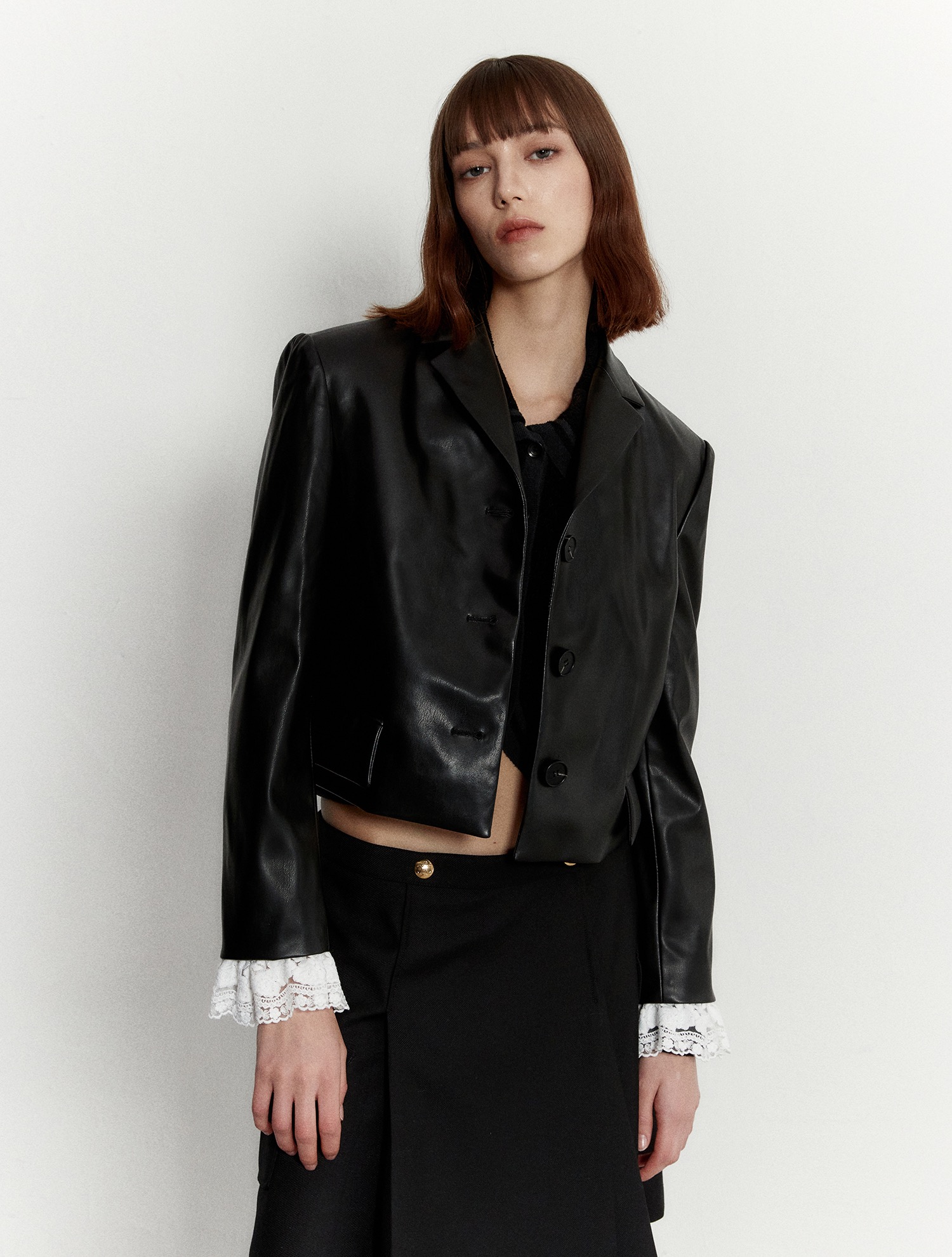 [류이서 착용] Fake leather short jacket 003 Black