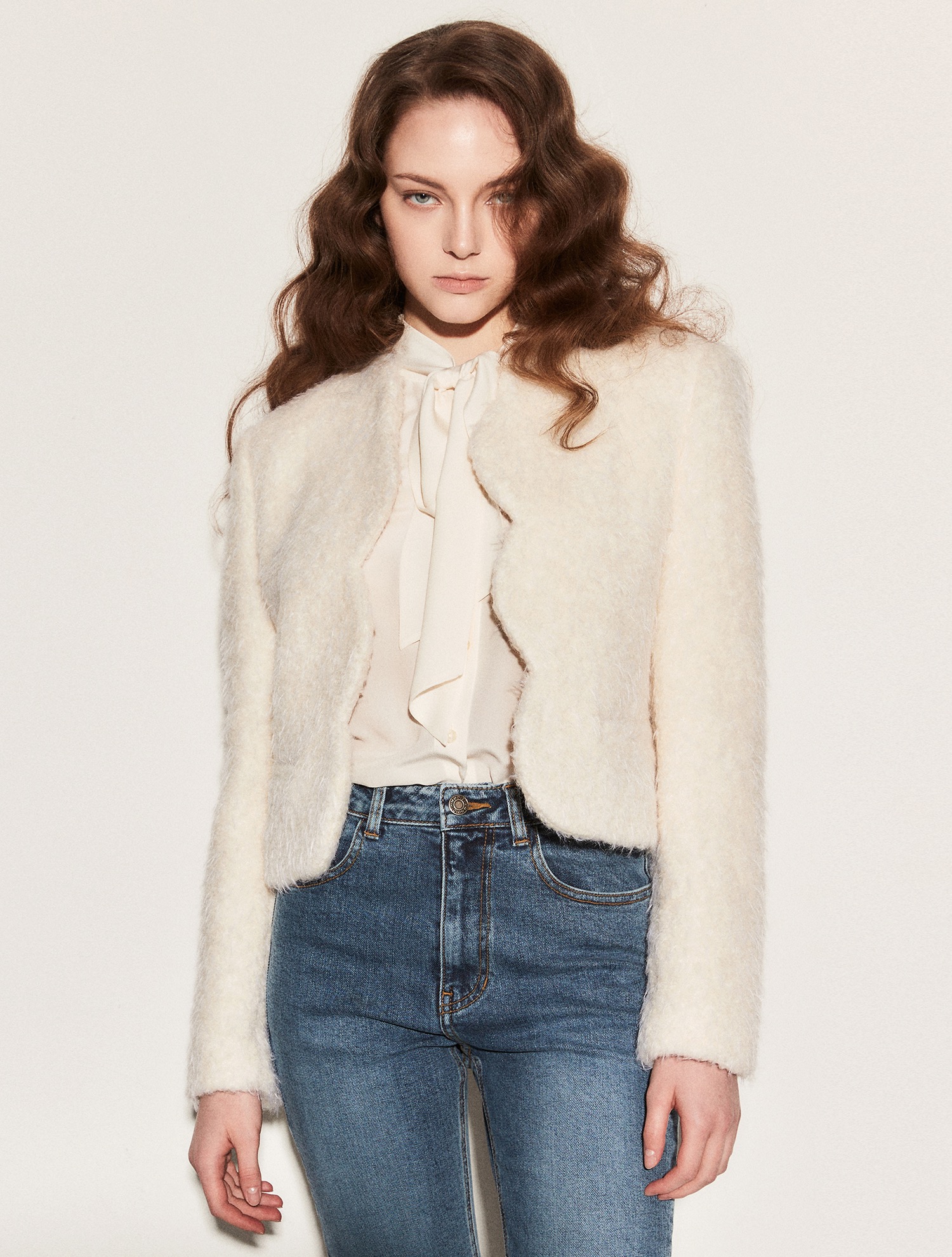 [헤이즈,김소은 착용] Wool scallop crop jacket 001 White